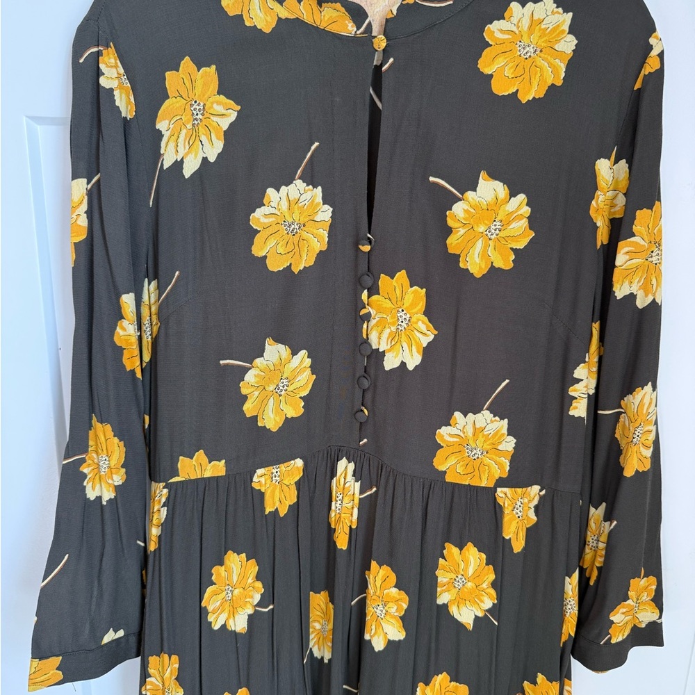 Madewell Button-Front Tier Dress in the Fall Flowers print and olive green. S. - Picture 4 of 6